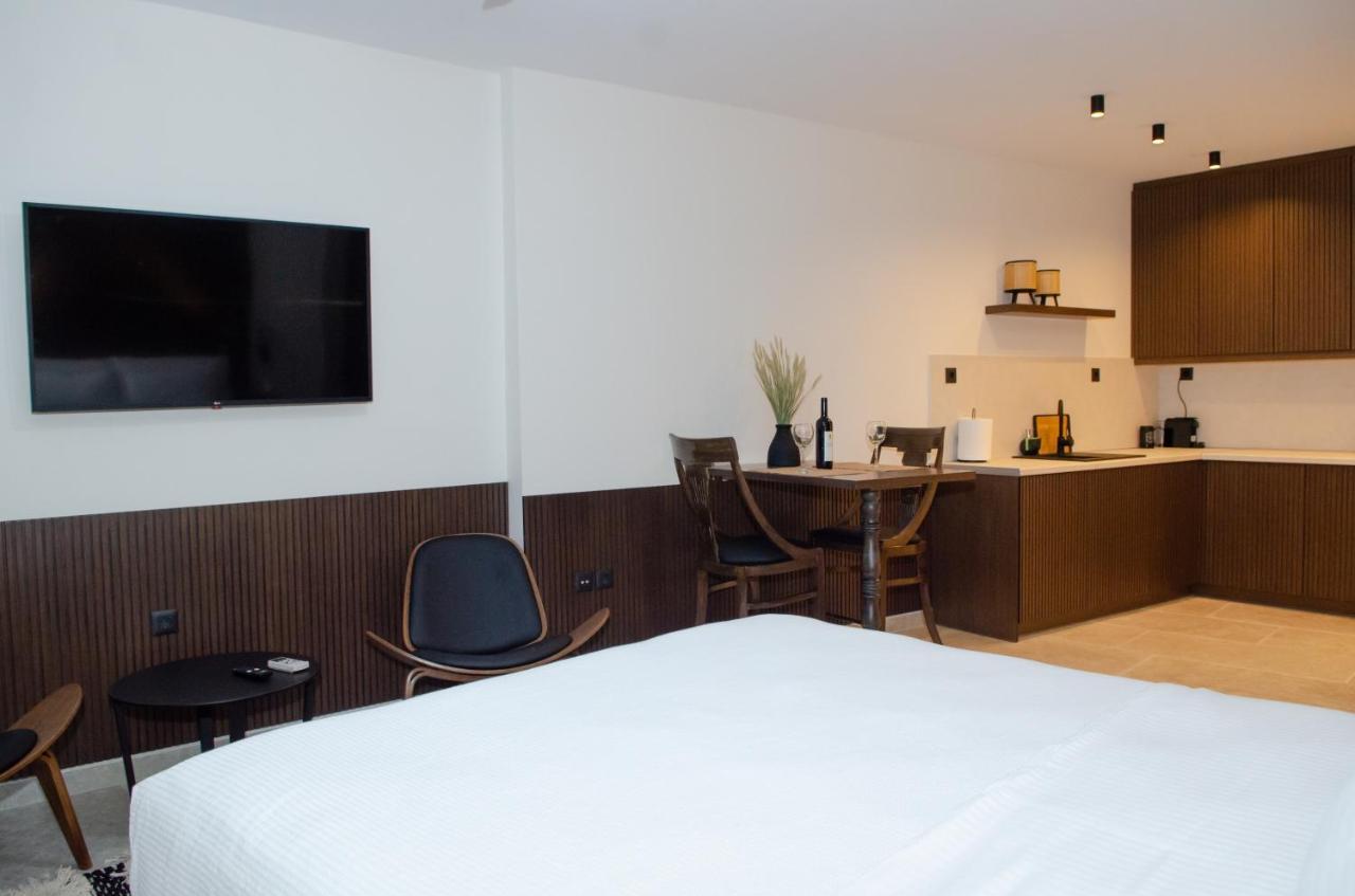 Leone Suites Nafpaktos Bagian luar foto