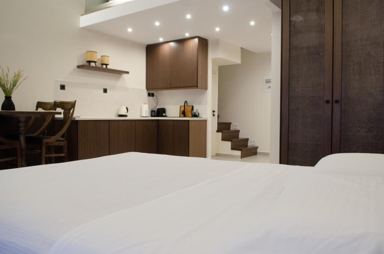 Leone Suites Nafpaktos Bagian luar foto