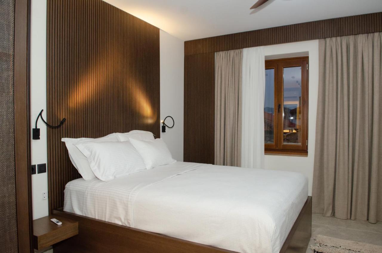 Leone Suites Nafpaktos Bagian luar foto