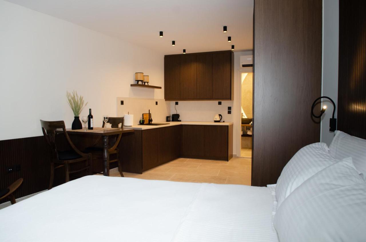 Leone Suites Nafpaktos Bagian luar foto